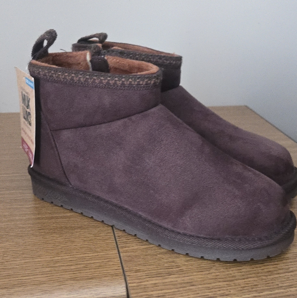 NWT Muk Luks Lydia Chocolate Brown Faux Suede Womens 10 Wide Ankle Boots